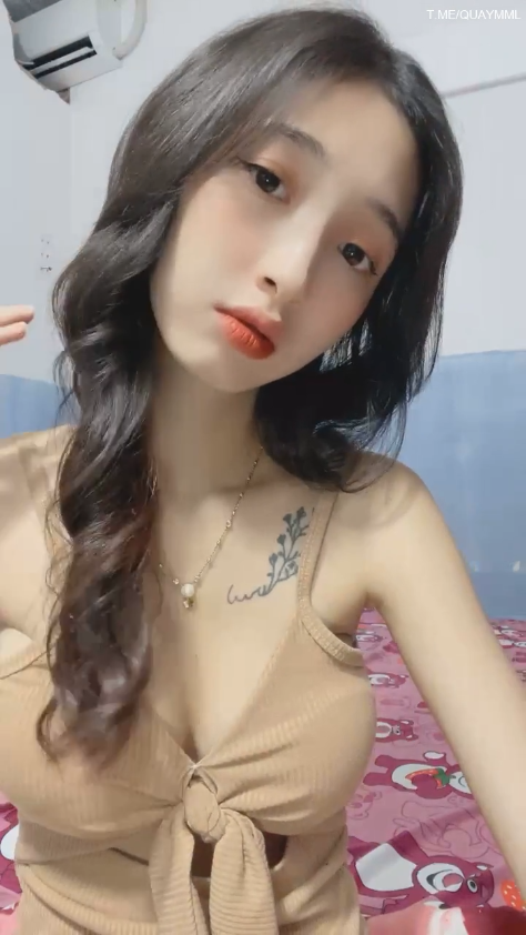 Phim sex Public - Em idol xinh đẹp dáng người mảnh mai, chắc chắn là cô nàng dâm đãng hết nấc rồi!